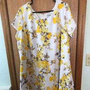 White and yellow floral summer dress 22w